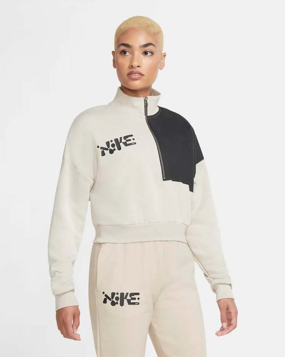 Nike Sportswear Size Medium Cropped Half-Zip Fleece Sweatshirt | MSRP$85